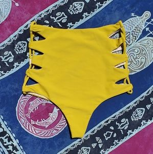 NWOT Acacia Queens bottom in pineapple